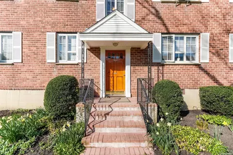 403 W Main St #113A, Huntington, NY 11743