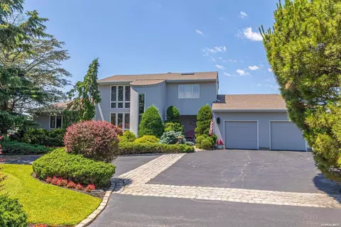 20 Cedar Ln, Babylon, NY 11702