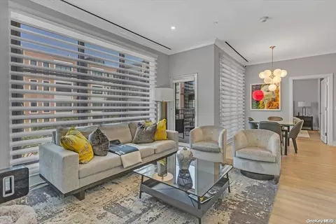 100 Garvies Point Rd #1107, Glen Cove, NY 11542