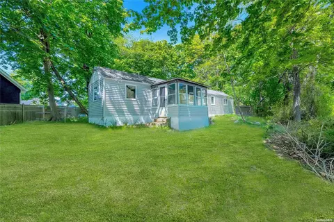 1175 Champlin Pl, Greenport, NY 11944
