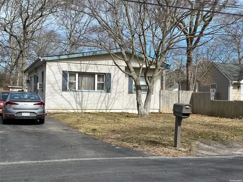 107 Baybright Dr, Shirley, NY 11967