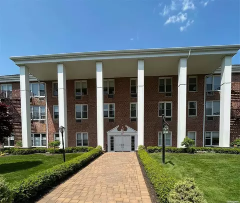 55 Lenox Rd #3U, Rockville Centre, NY 11570