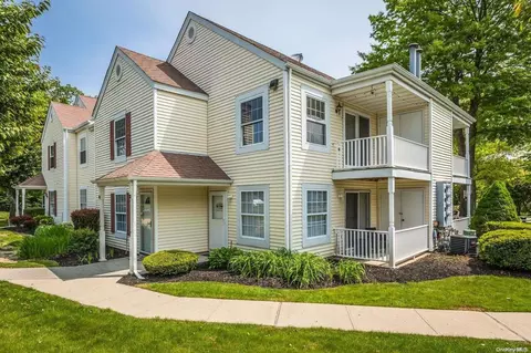 281 Fairview Cir #281, Middle Island, NY 11953