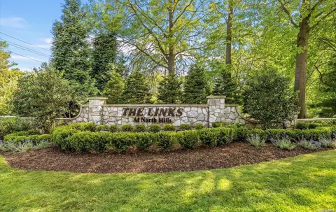 450 Links Dr #1, North Hempstead, NY 11576
