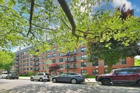 209-10 41 Ave #4U, NY 11361