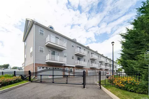318 Cross St #318, North Hempstead, NY 11590