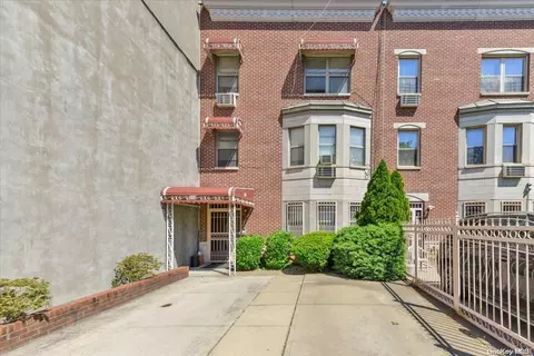99 Macdougal St # A, Brooklyn, NY 11233