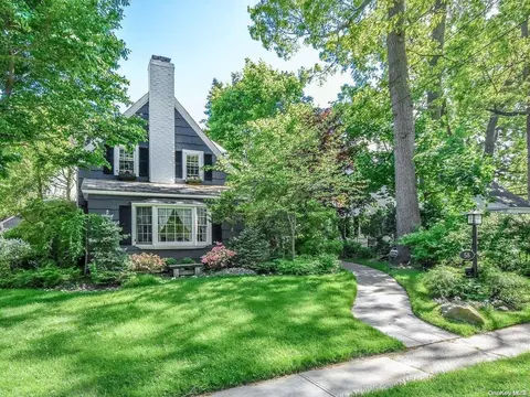 58 Litchfield Rd, North Hempstead, NY 11050