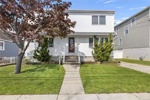 228 Garfield St, Freeport, NY 11520