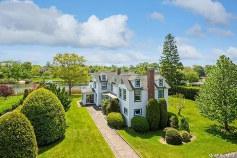 69 Lake Ave, Center Moriches, NY 11934