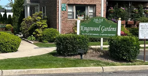 218 Fulton St #2B, Farmingdale, NY 11735