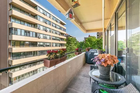 7-15 162nd St #5B, Whitestone, NY 11357