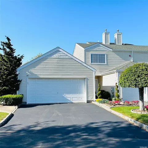 199 Gothic Cir #199, Manorville, NY 11949