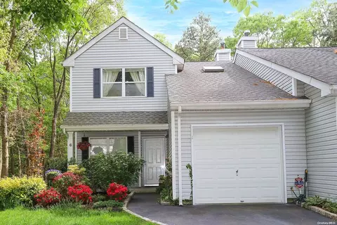 6 Lindsey Ct #6, Holtsville, NY 11742