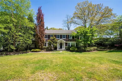 18 Hayes Hill Dr, Northport, NY 11768