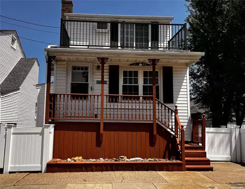 60 Lawrence St, East Rockaway, NY 11518