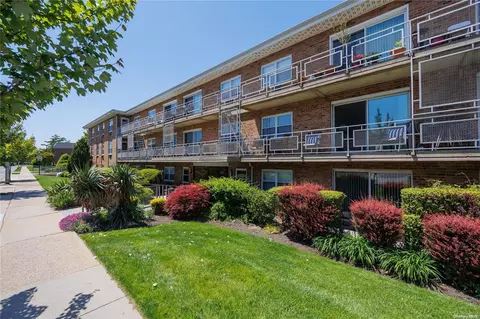 90 S Park Ave #B 11, Rockville Centre, NY 11570