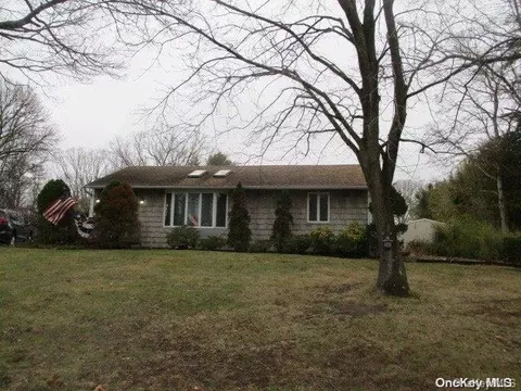 Undisclosed, Sayville, NY 11782