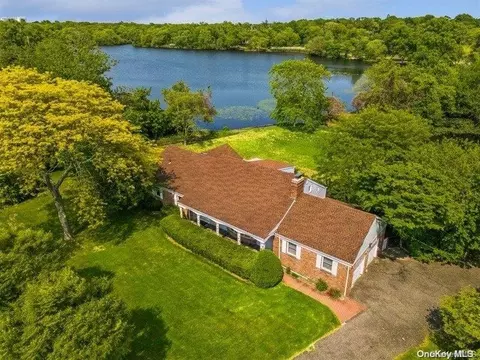 3 Cranberry Dr, Islip, NY 11751