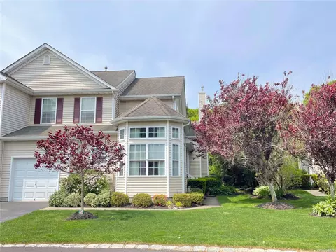 167 Kettles Ln #167, Medford, NY 11763