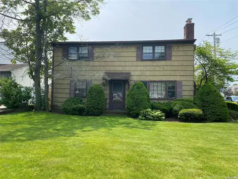 4588 Merrick Rd, Massapequa, NY 11758