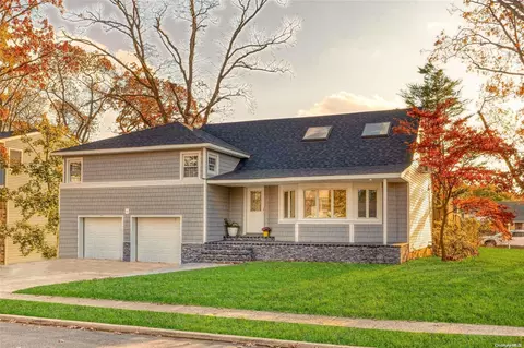 3262 Woodward St, Oceanside, NY 11572