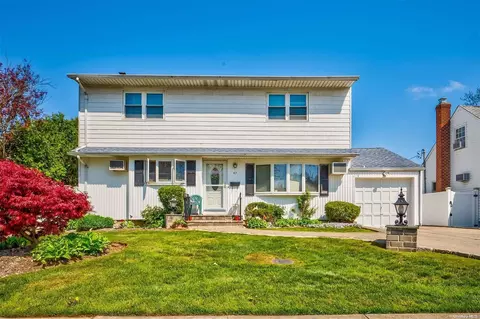 47 Winding Rd, Hicksville, NY 11801