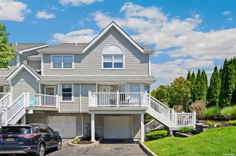 118 Leeward Ln #118, Port Jefferson, NY 11777