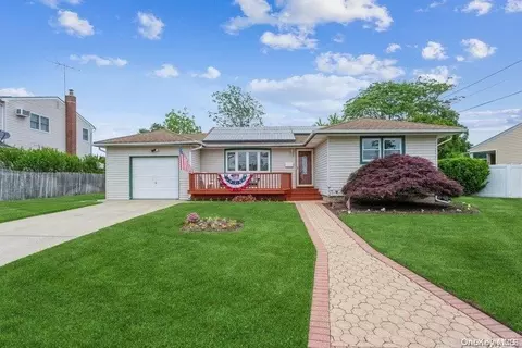 1856 Lincoln Ave, East Meadow, NY 11554