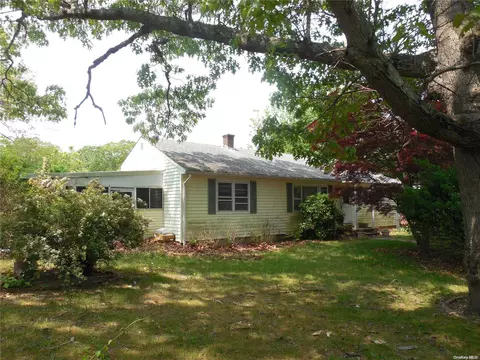 375 Factory Ave, Mattituck, NY 11952