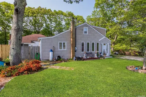 55 Jamaica Ave, Holtsville, NY 11742