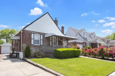 65-23 165 St, NY 11365