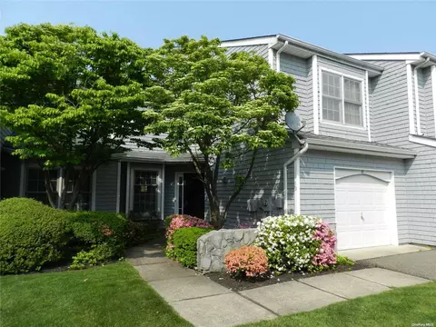 61 Lakebridge Dr #61, Kings Park, NY 11754