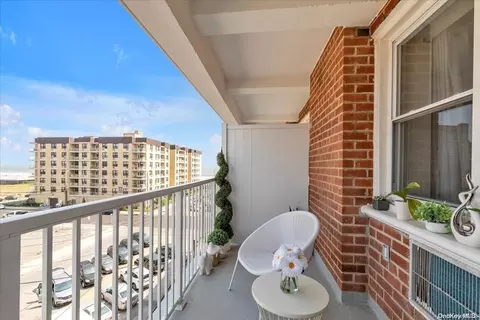 55 Monroe Blvd #4G, Long Beach, NY 11561
