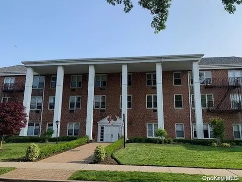 55 Lenox Rd #3P, Rockville Centre, NY 11570