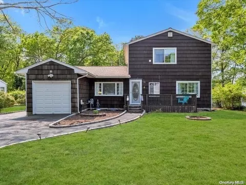 6 Arbutus Ct, Ronkonkoma, NY 11779