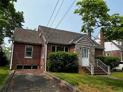 14 W Lake Dr, Patchogue, NY 11772