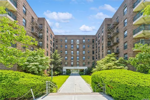 226-26 Union Tpke #4J, Oakland Gardens, NY 11364