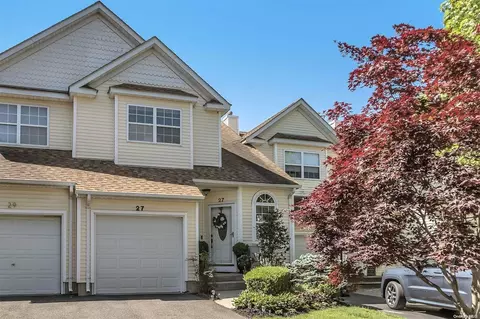 27 Blueberry #1, Melville, NY 11747