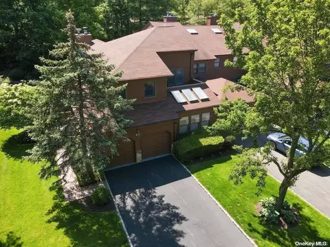 47 Hunt Dr #47, Jericho, NY 11753