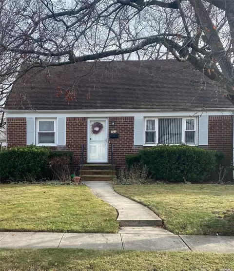 721 Martin Dr, Uniondale, NY 11553
