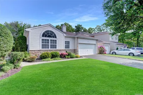 5 The Grns #5, Hauppauge, NY 11788