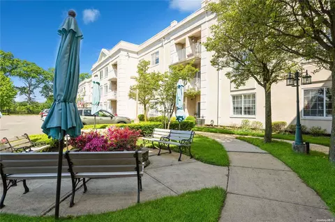 54 School St #115, North Hempstead, NY 11590
