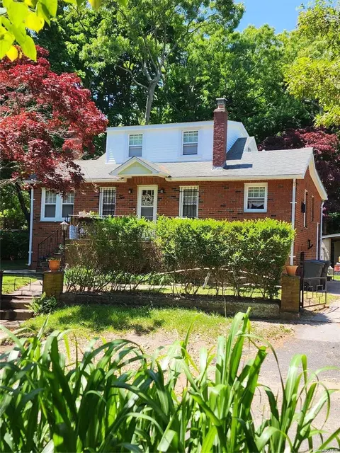 2 Point Breeze Dr, Rocky Point, NY 11778