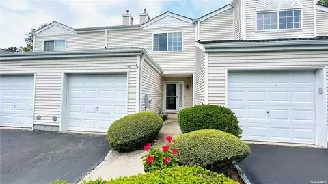 320 Prairie Cir #320, Manorville, NY 11949