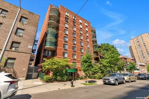 42-22 Union St #3B, Flushing, NY 11355