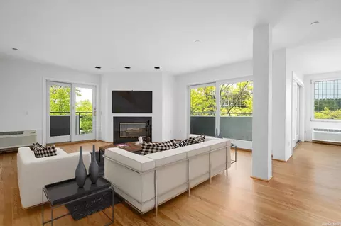 100 Great Neck Rd #4G, North Hempstead, NY 11021