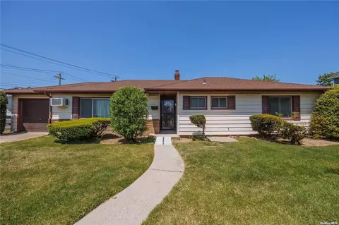 109 E Hudson St, Long Beach, NY 11561