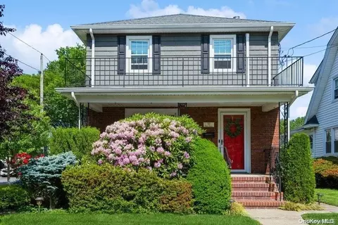 50 Birch St, Floral Park, NY 11001