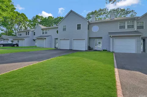 706 Sara Cir #706, Port Jefferson Station, NY 11776